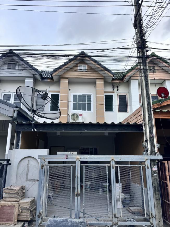 หมู่บ้านมณีแก้ว ซอย 1/2 บ้านเลขที่ 147/58