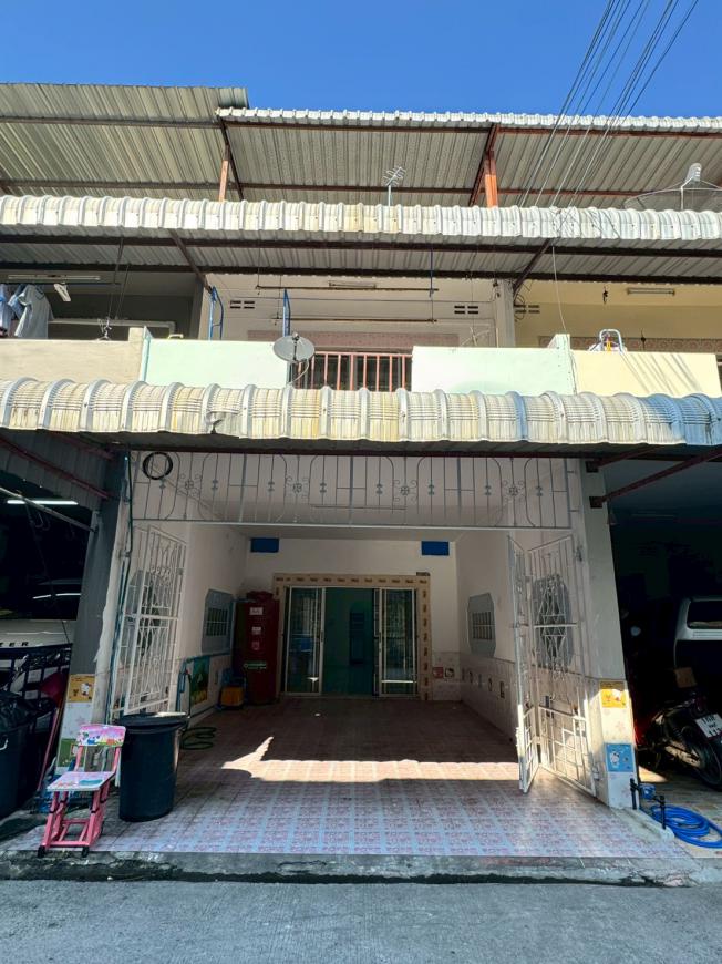 หมู่บ้านอีสแลนด์